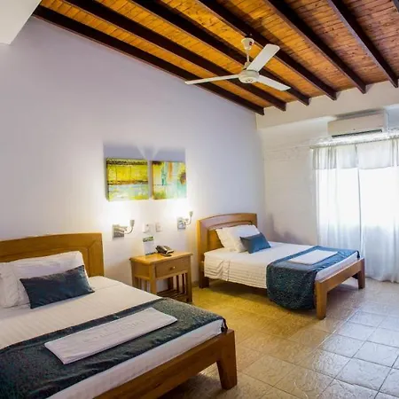 Hosteria Horizontes Caucasia Exterior photo